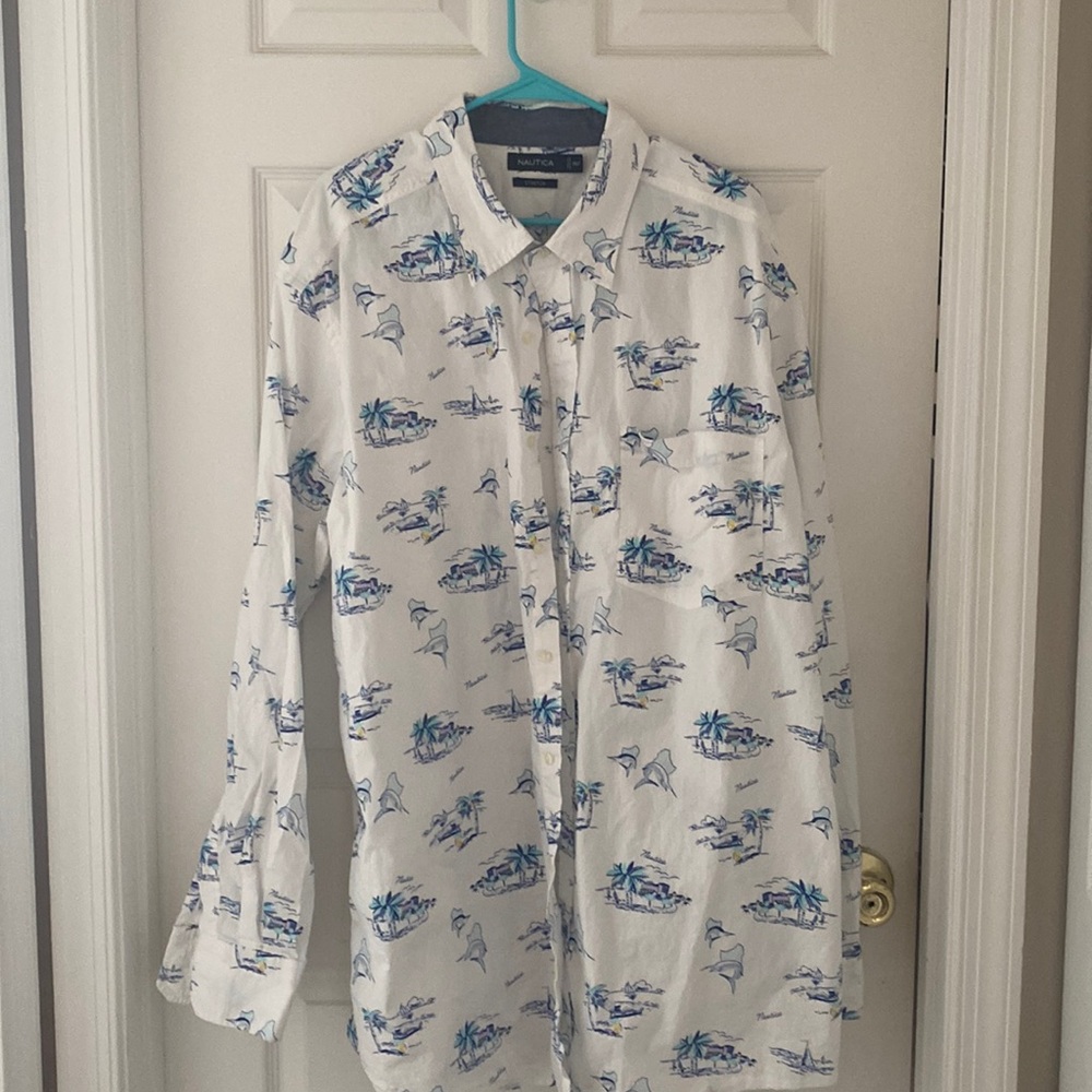 Nautica men’s button down shirt. Fun Island print. Size 2 XLT